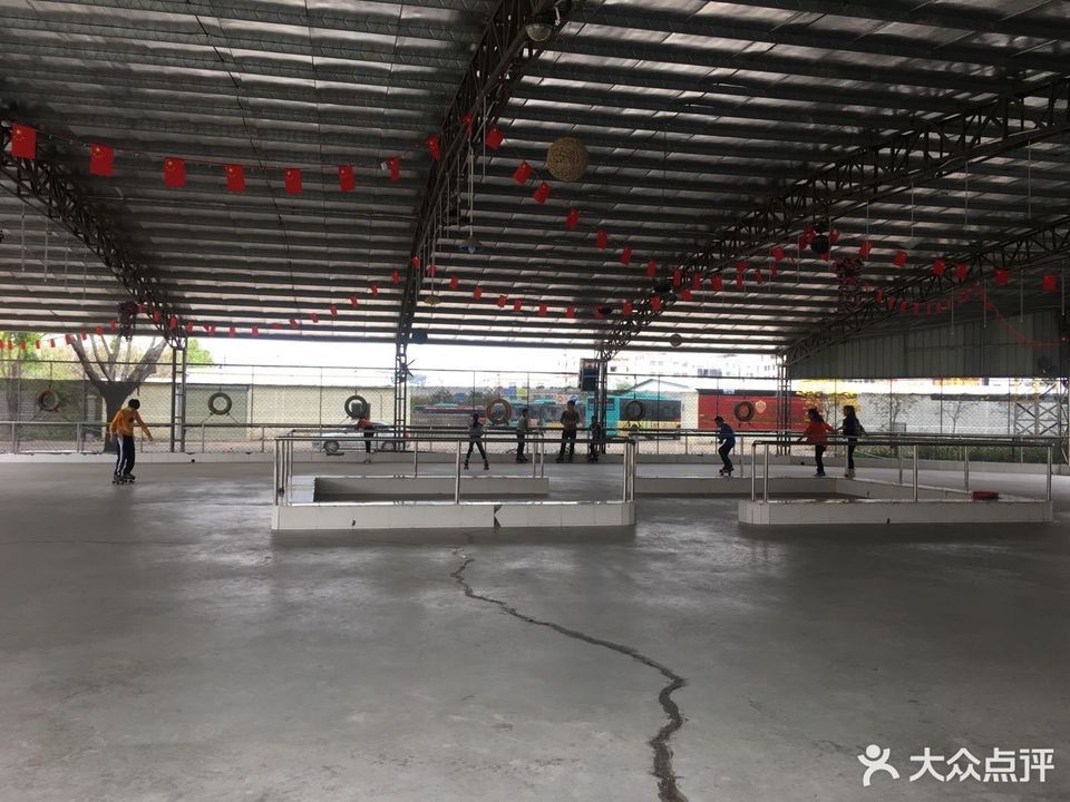 小金口游乐场位于惠州市金府路20号标签:scenic景点休闲娱乐科教文化