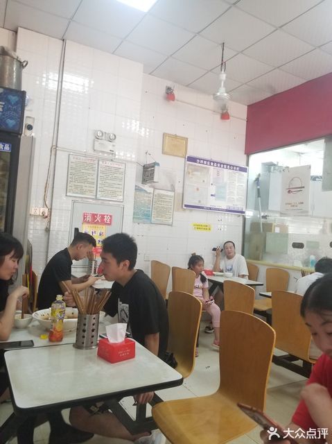 冒菜位于重庆市沙坪坝区桥北路2号附9号 标签:餐馆餐饮川菜中餐快餐