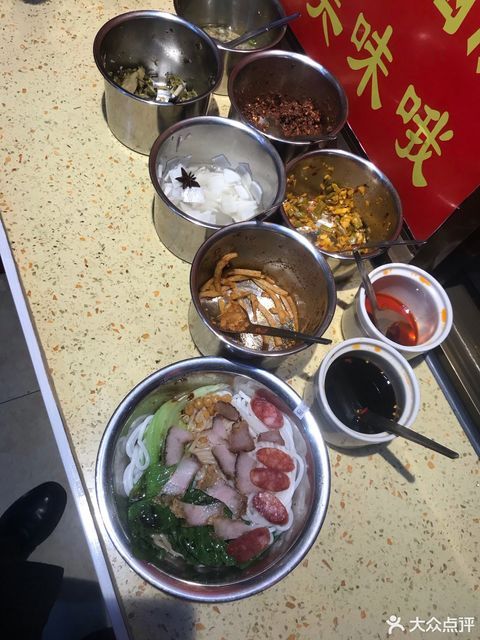 钦州市 餐饮服务 餐馆 快餐 > 诚记桂林米粉螺蛳粉(人和店)