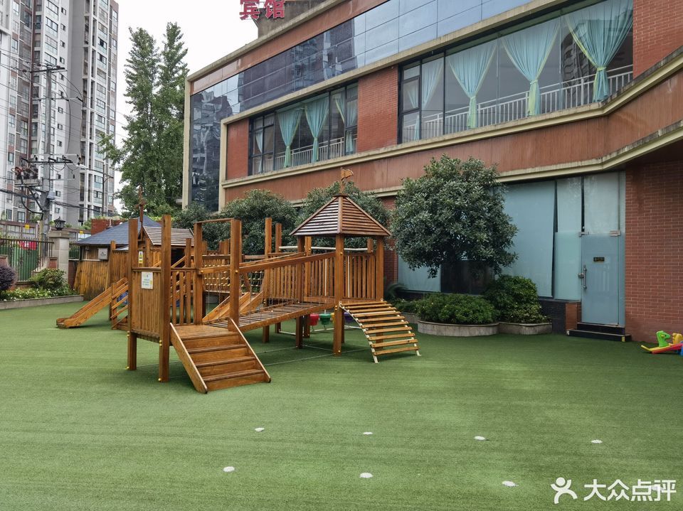 在哪儿:成都市新都区厚诚路与惠民一路交汇处东南莱茵北郡幼儿园电话