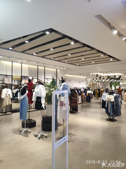 vero moda(万象城店)位于赣州市登峰大道华润中心万象城l325铺推荐菜