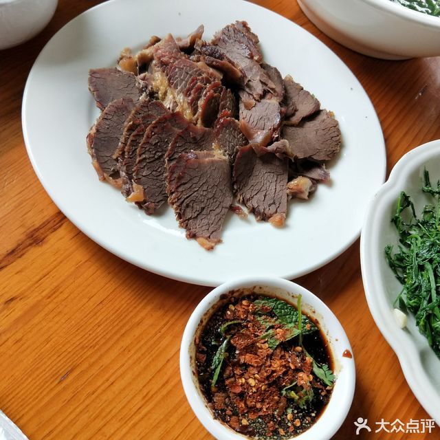 煎乳饼推荐菜:堡子阿六马肉馆位于昆明市石林彝族自治县堡子后街460号