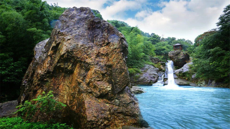 长沙市 休闲娱乐 景点公园 景点 > 周洛大峡谷风景区   相关搜索 浏阳