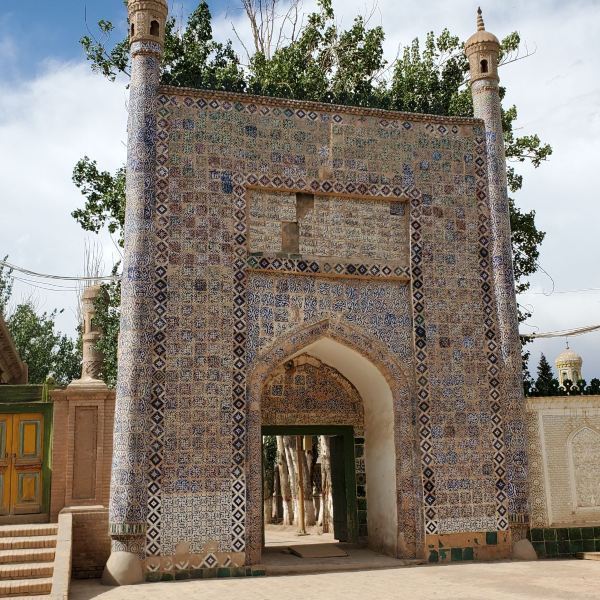 gz当地向导伊妹儿:香妃园位于喀什市主城区东北大约5公里的浩罕乡