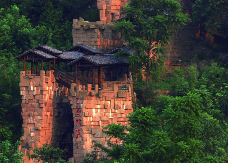 神龙山巴人石头城景区