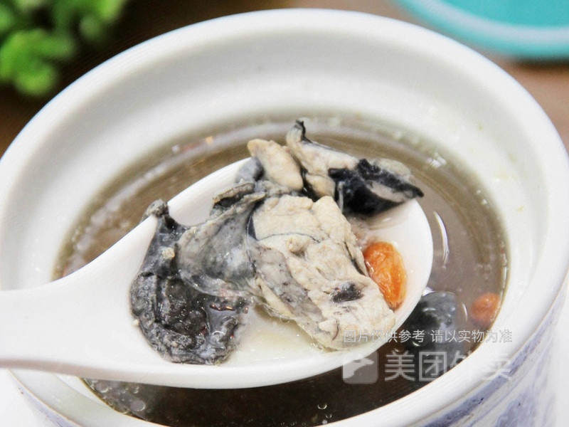 花旗参乌鸡汤图片