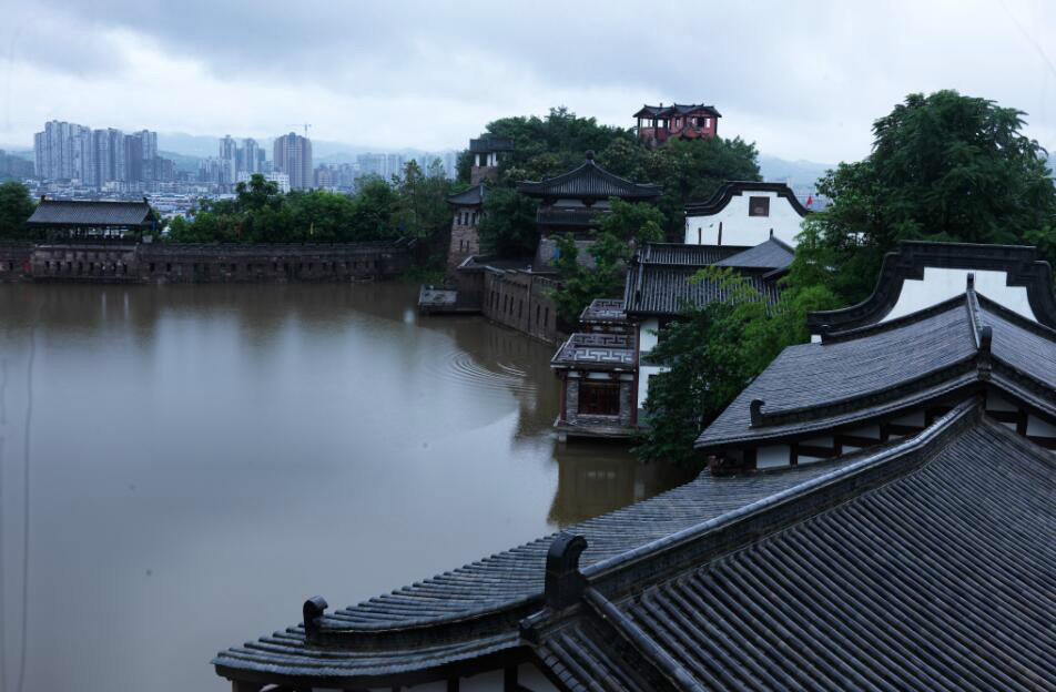 神龙山巴人石头城景区