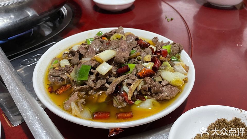 羊肉火锅推荐菜:鸿盛羊肉馆(呈贡一分店)位于昆明市呈贡区马金铺街道