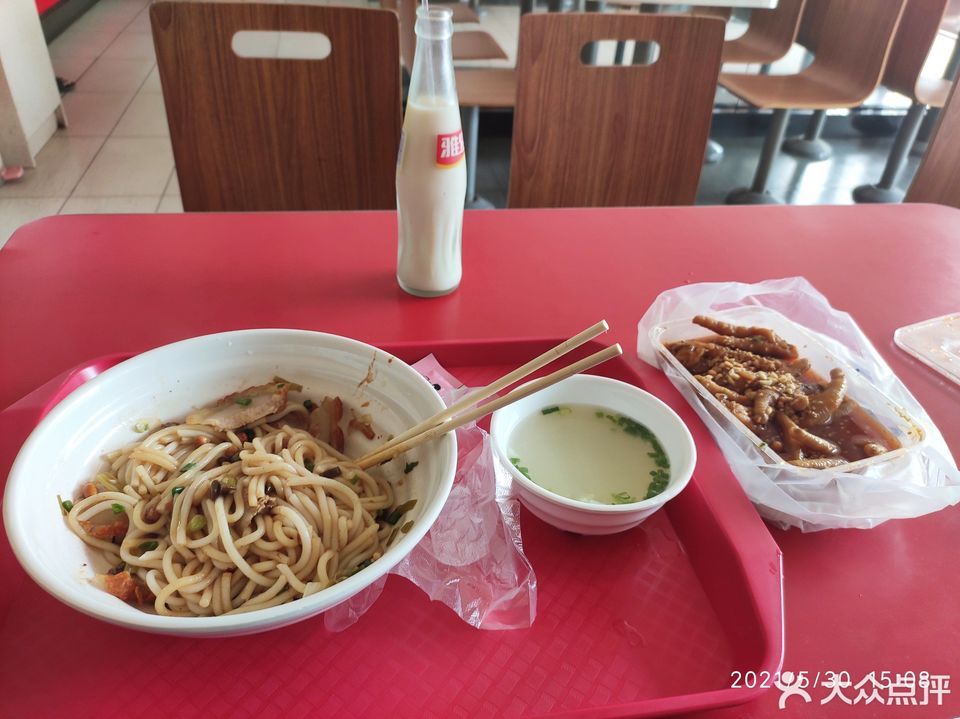 粉都源(桃花湾广场店)位于防城港市港口区 标签:餐饮快餐中式快餐餐馆