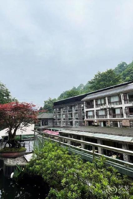崇州街子樱花温泉假日酒店
