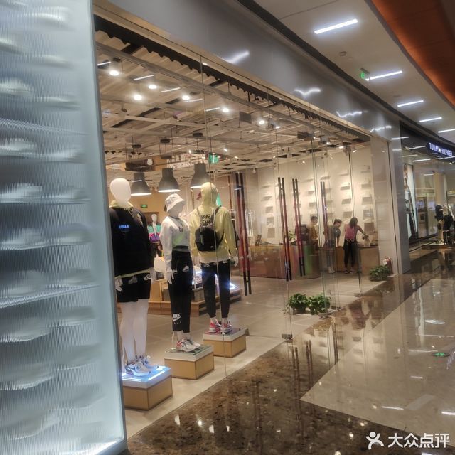 淄博市 购物服务 商铺 体育用品店 > nike(华润万象汇店)