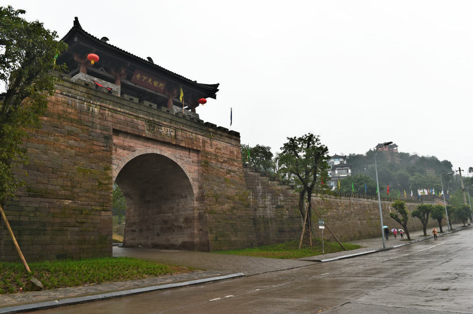 神龙山巴人石头城景区