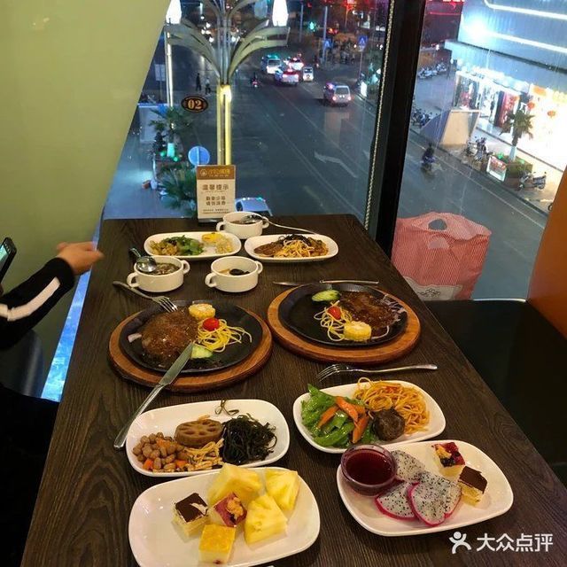 罗平县云贵路方圆荟购物中心三楼 标签:餐馆餐饮外国菜自助餐牛排海鲜