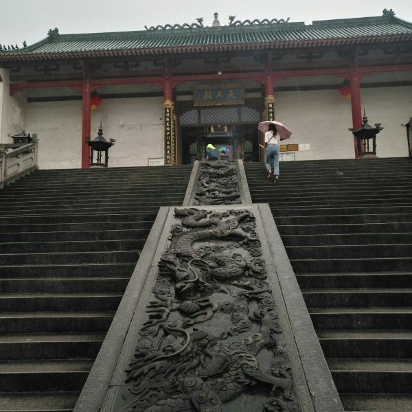 因为六祖寺是四会近些年来新兴的也最具观赏价值的景点,而且免费哦!