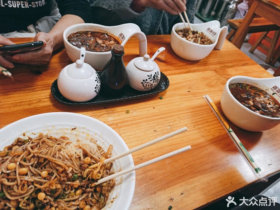 香香卤面位于保山市隆阳区板桥青龙街卫生室旁 标签:中餐小吃小吃面食