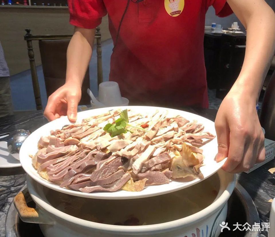 大肚王猪肚包鸡养生火锅万宏路店