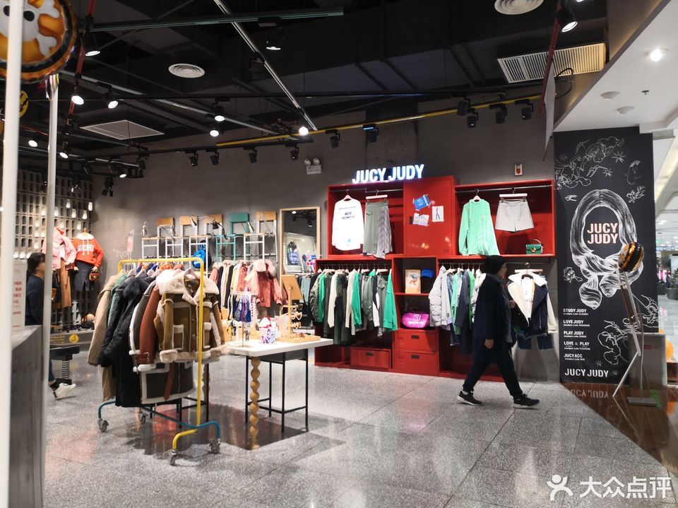 h***:是一个快时尚的女装品牌,嘉兴有一家店就在八佰伴