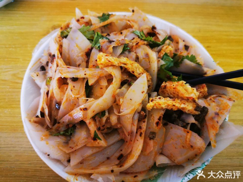 王优定边肝子酿皮肉夹馍位于延安市志丹县官井巷66号(时光咖啡楼底)