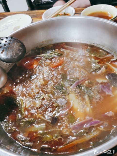 李氏酸汤牛肉(七花店)位于文山壮族苗族自治州文山市金石路州建设家园
