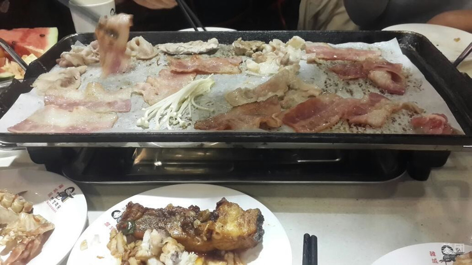 水果糕点推荐菜:韩城苑海鲜烤肉自助(衡百店)位于衡水市桃城区中华