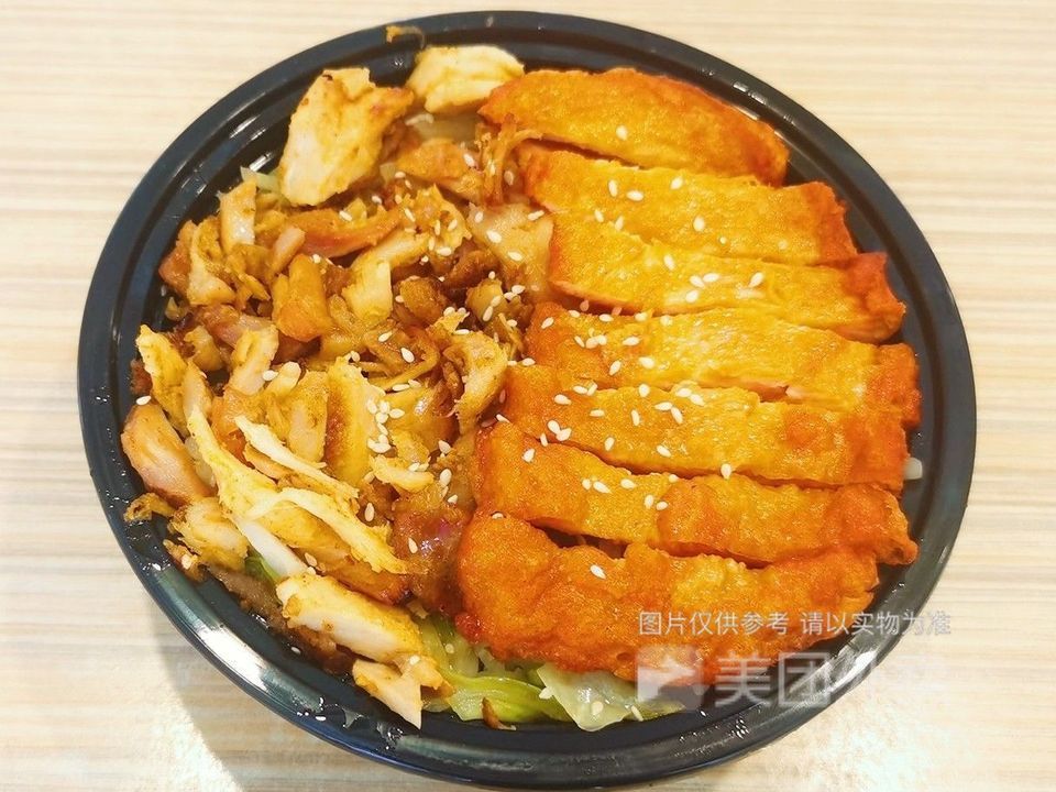 孜然烤肉鸡排拼盘饭 香酥炸鸡柳