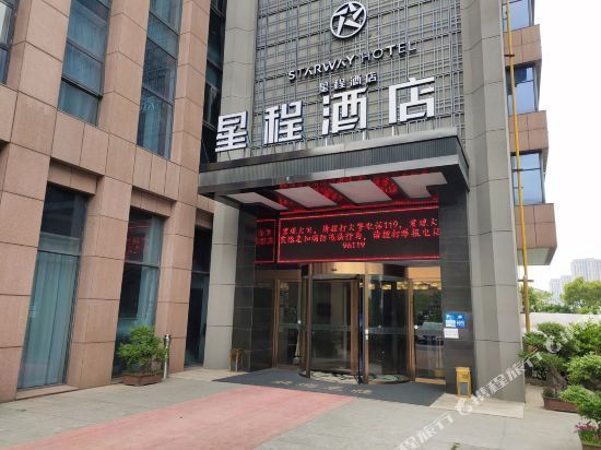 伯爵世家酒店重庆牛香坊老火锅(明珠店)福鑫食府阿能面馆(滨河大道店)