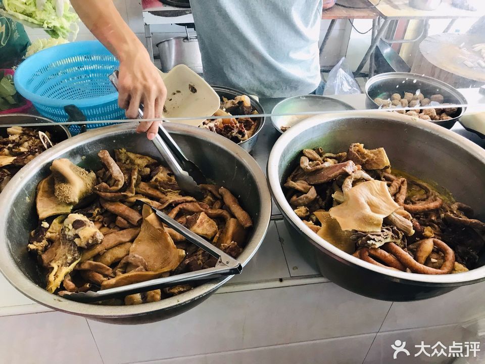 群兴牛杂店位于汕尾市海丰县二环东路 标签:餐馆中餐餐饮火锅小吃快餐