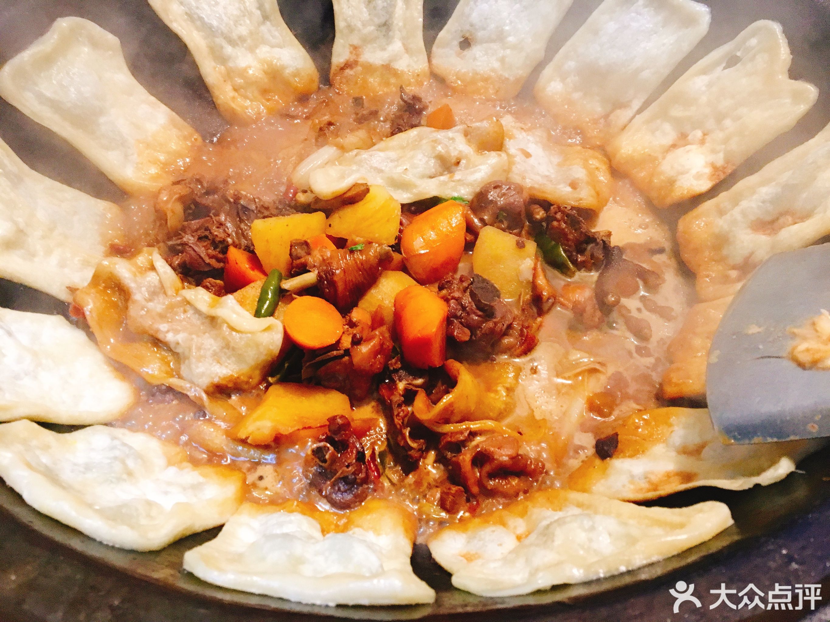               罗记地锅鸡