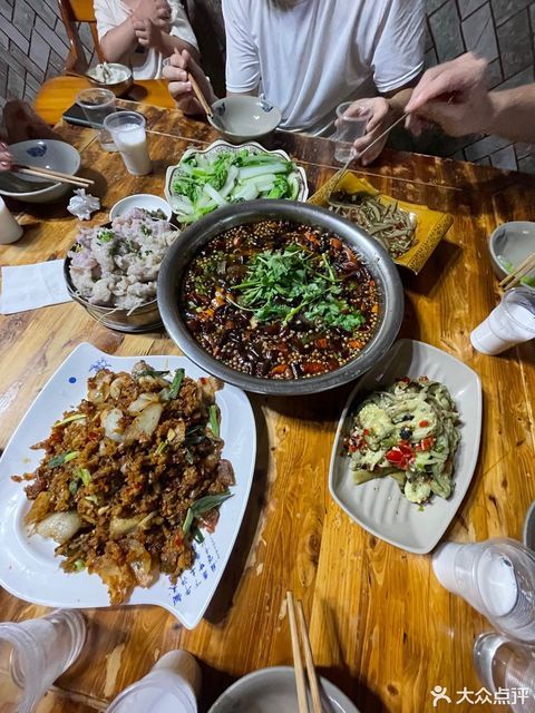 马耳巴柴火洋芋饭位于重庆市石柱土家族自治县 标签:餐馆中餐餐饮快餐