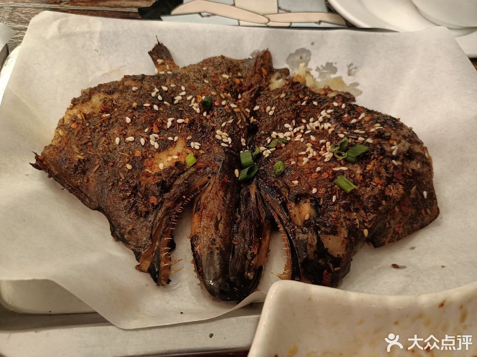 烤茄子碳烤鸦片鱼头炭烤羊肉串分类:餐馆;餐饮;烧烤;地方菜;特色/地方