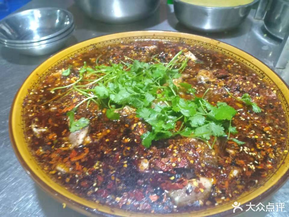 四通饭店位于资阳市乐至县劳动镇人民政府附近推荐菜:干锅排骨干锅鸭