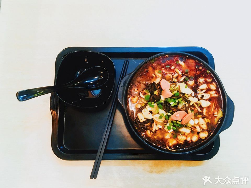 标签: 推荐菜:砂锅麻食 麻辣烫 过桥米线 分类:餐饮;快餐;中式快餐