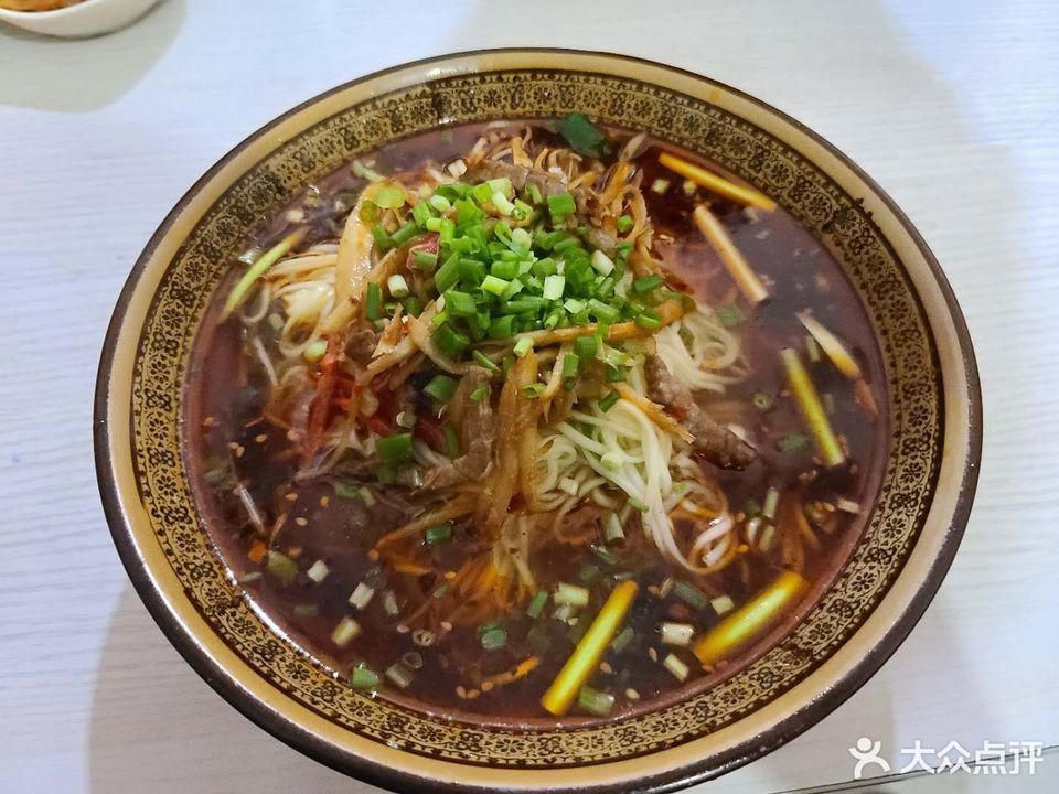 姜丝牛肉面推荐菜:姜丝牛肉面(兴盛店)位于内江市东兴区汉安大道中段