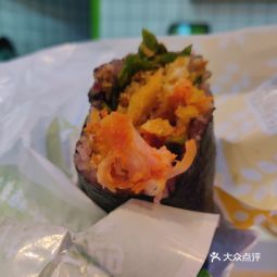 「川香鸡柳饭团」鸡柳嫩嫩的,里面的配料很足,有油条碎,肉松