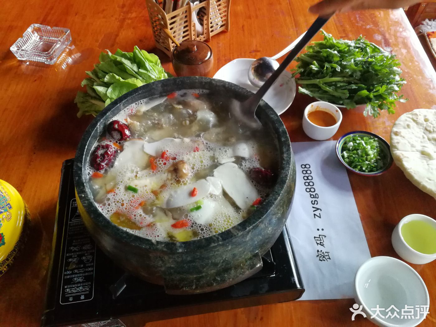 鲁朗石锅鸡总店