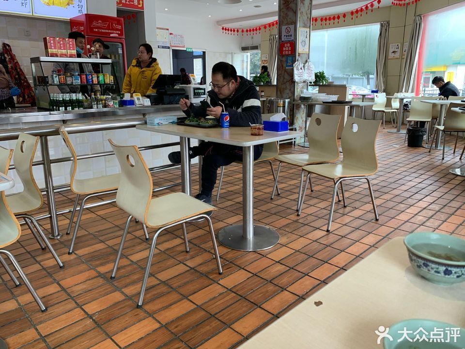 愉快快餐位于湖州市安吉县昌硕街道凤凰路512号附近 标签:餐饮快餐