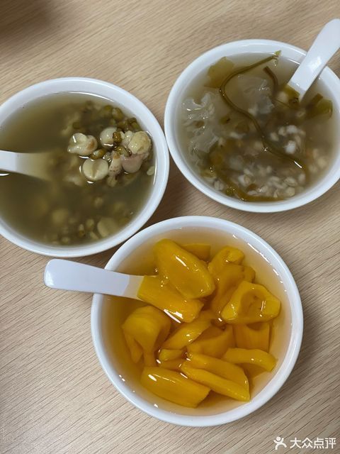 茂名市 餐饮服务 餐馆 > 夏之宝糖水店椰汁西米露 分类:蛋糕店;面包