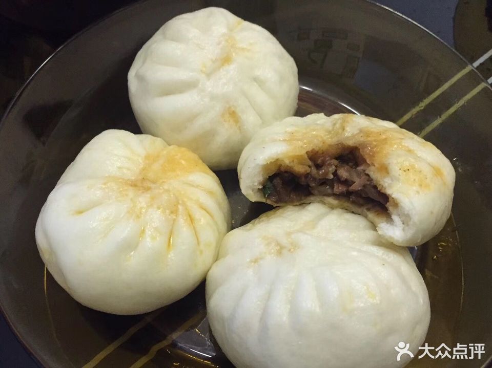 大红灯笼老包子