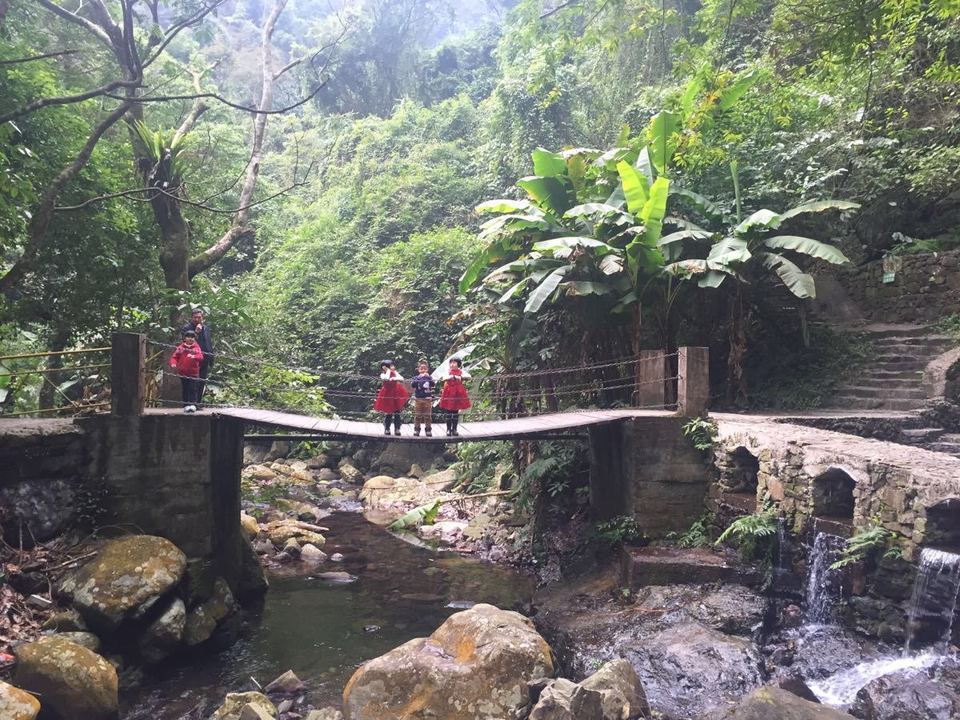 景点 > 百崖大峡谷生态旅游景区 标签: 推荐菜: 分类:风景名胜;scenic