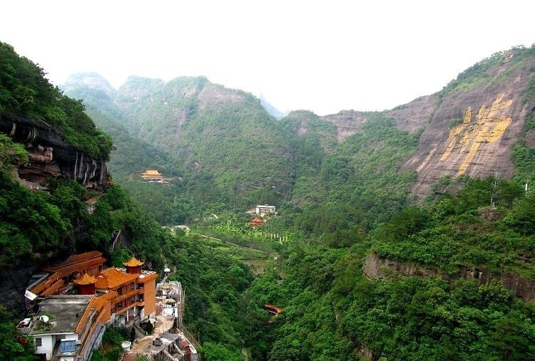           都峤山白鹤塘风景区