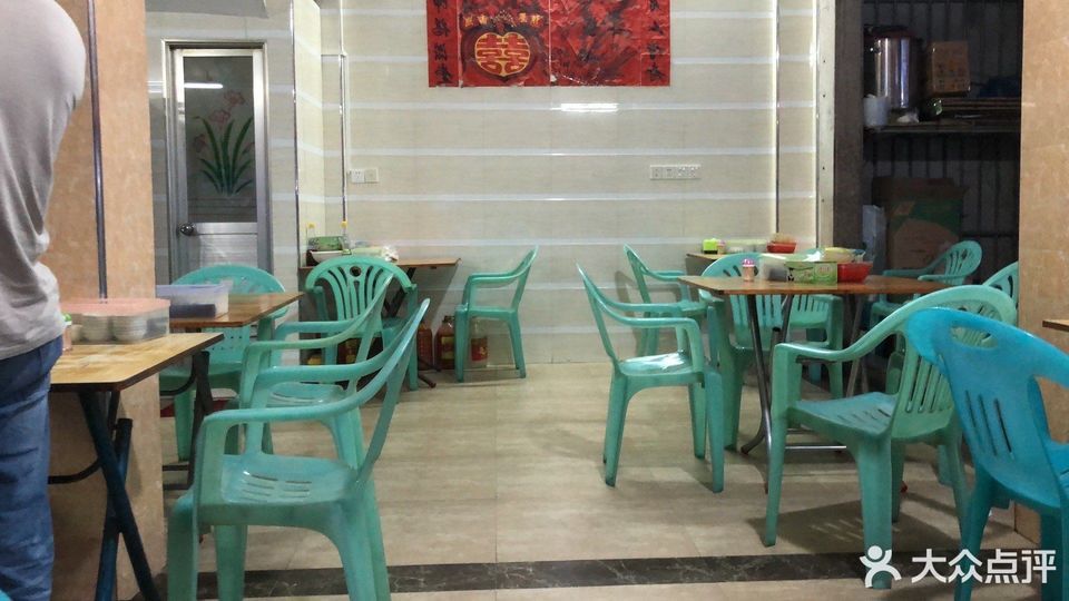 潮南区广新路与沿江南路交叉口东北100米推荐菜:分类:餐馆;餐饮;快餐
