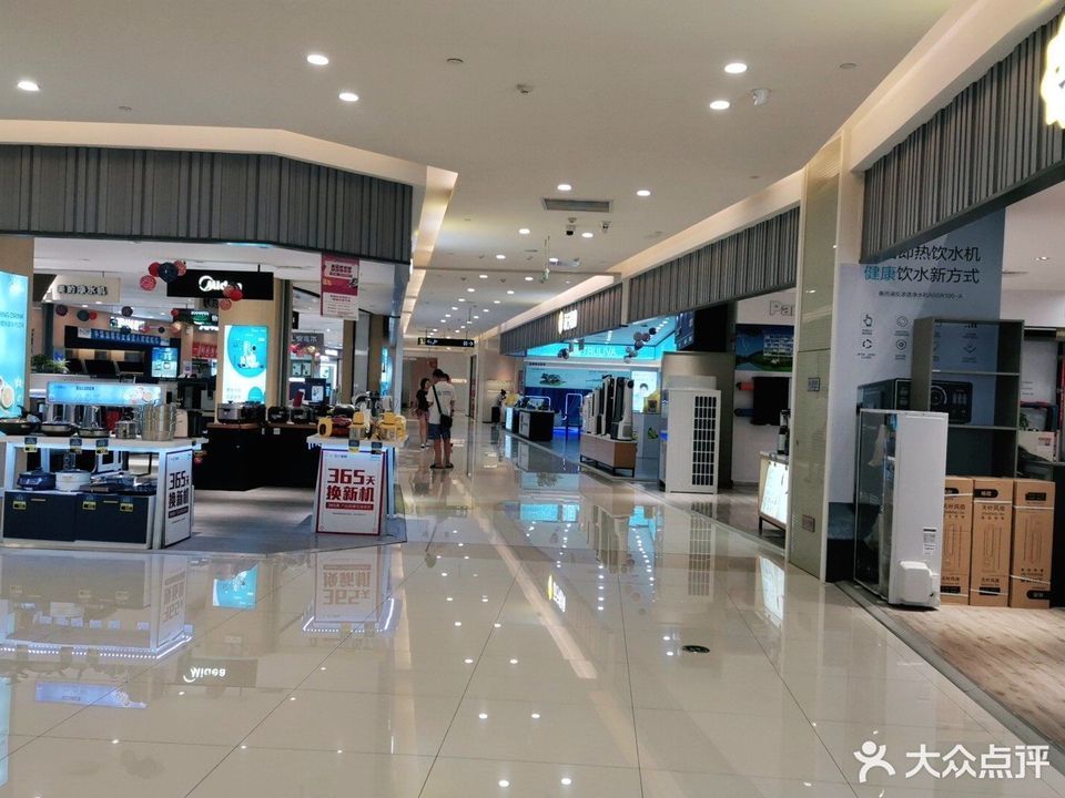 易购(城北富森美家居店)位于成都市成华区蓉都大道将军路68号1栋1-2楼