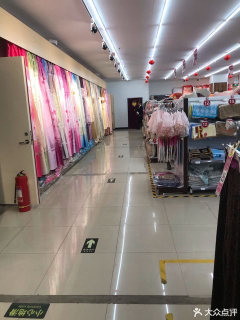 齐齐哈尔市 购物服务 商铺 服装鞋帽皮具店 > 潮衣库服饰批发城 地址