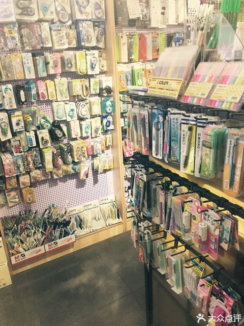 男孩女孩文具礼品店