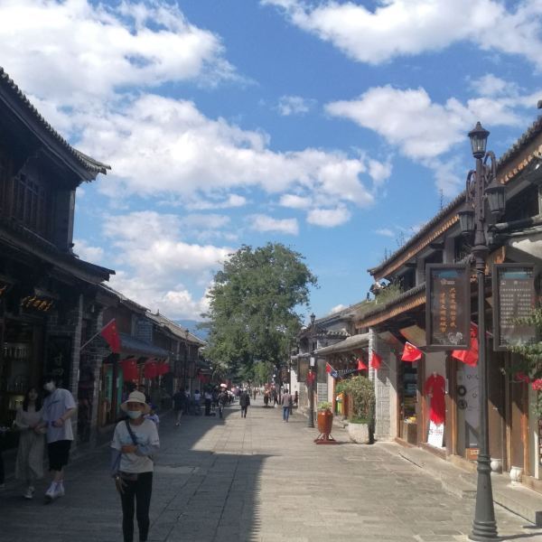 大理古城在唐,宋500多年的历史间是云南的政治,经济,文化的中心,在