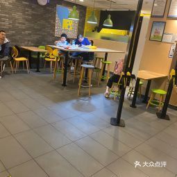 首页>宜宾市>餐饮服务>餐馆>麦当劳(东方时代广场餐厅) 评分:3.