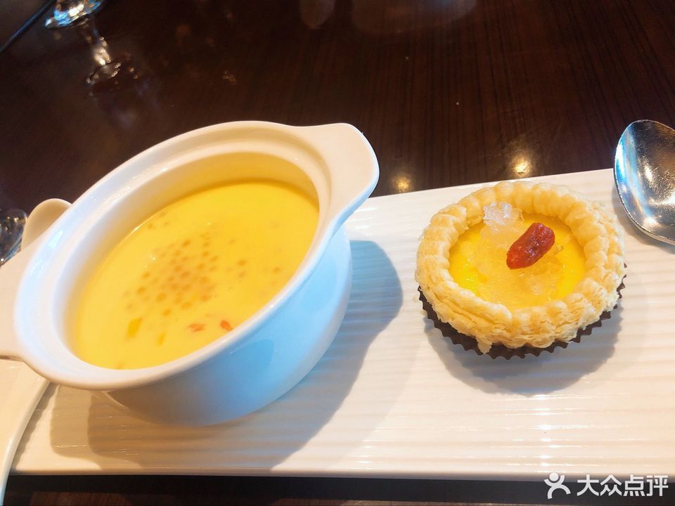 杨枝甘露配燕窝蛋挞图片