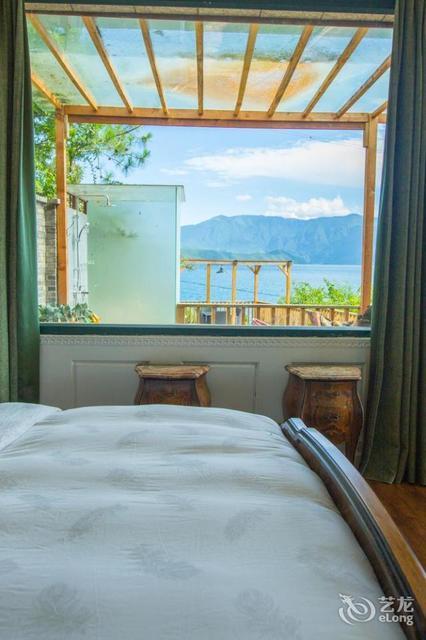 泸沽湖听花堂海景花园客栈