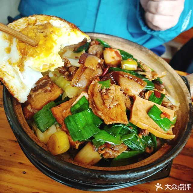 回锅肉煲仔饭