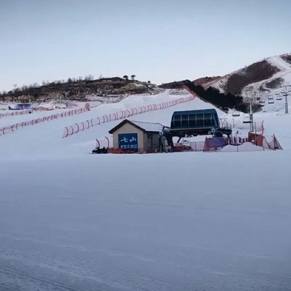 【七山滑雪度假区】七山滑雪度假区门票,七山滑雪度假区游玩攻略_360